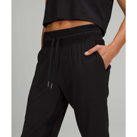 LULULEMON Dance Studio Mid-Rise Crop 25" Size 8 Black - Picture 3 of 10